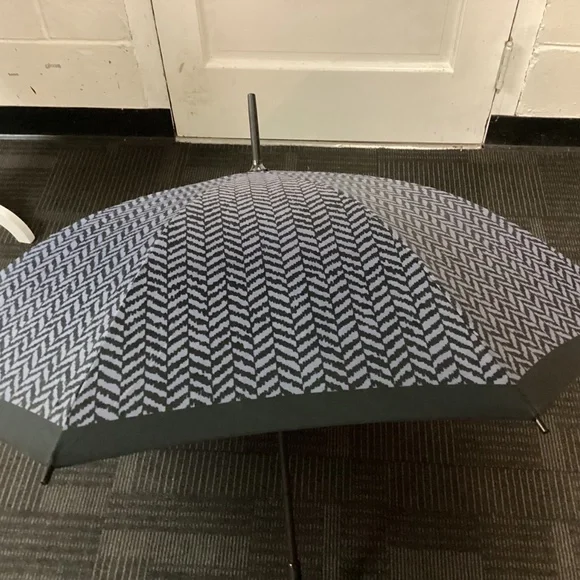 HALSTON vintage, beautiful umbrella, purples, and black - Picture 7 of 7